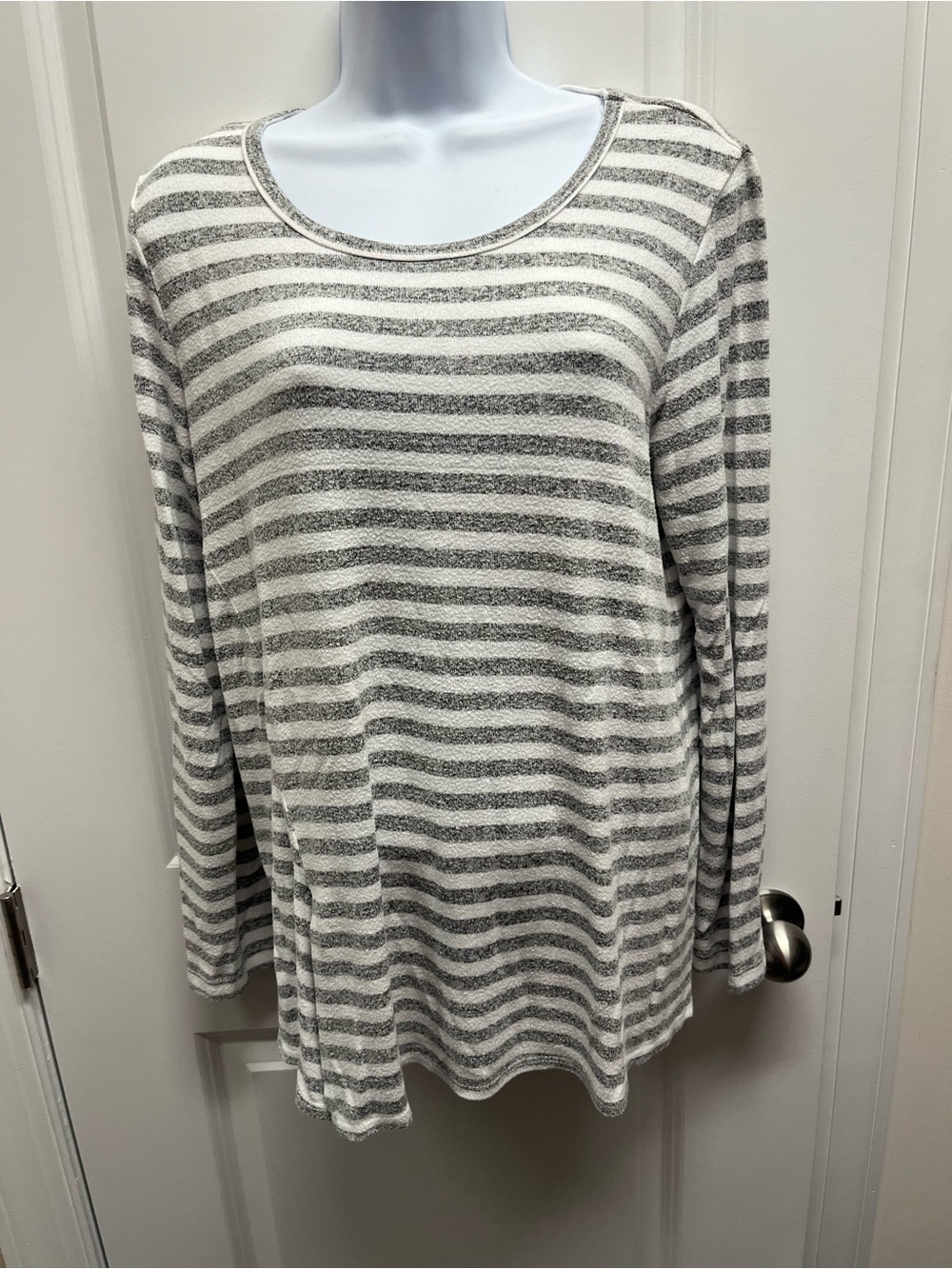 Karen Kane Gray White Striped Asymmetric Slit Hem Long Sleeve Top L